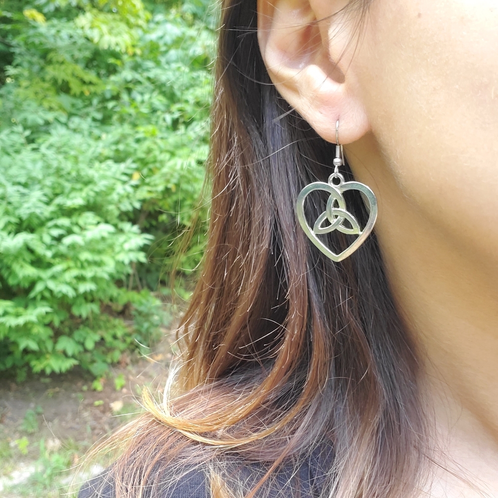 New Handmade Silver Celtic Heart Triquetra Earrings - Picture 7 of 12